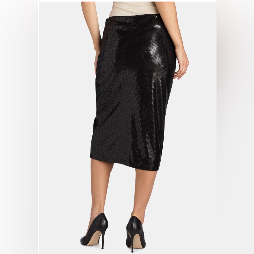 Elegant Black Sequin Skirt TIME & TRU
TRU.